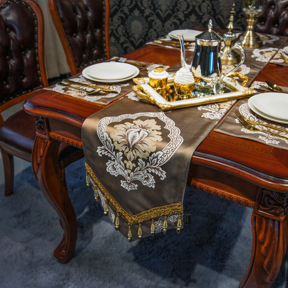 

100% Polyester Fiber Simple And Modern Hand-made European-style Palace Dining Table Runner Nordic Classic Tablerunner