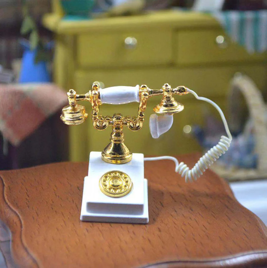 

Mini Retro Nostalgic Phone Model Simulation Life Scene 1:12 Accessories Dollhouse