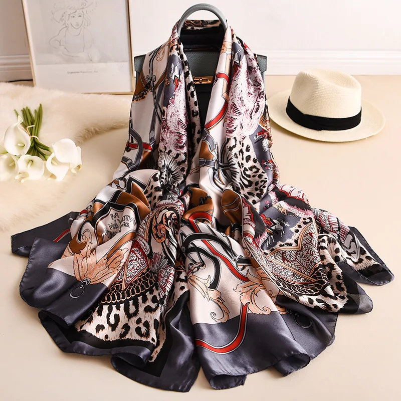 

2020 Hijab New Leopard Beach Silk Scarf Women Cachecol Shawls Bandana Scarves Bandanas Echarpe Pashmina Foulard Femme Scarfs