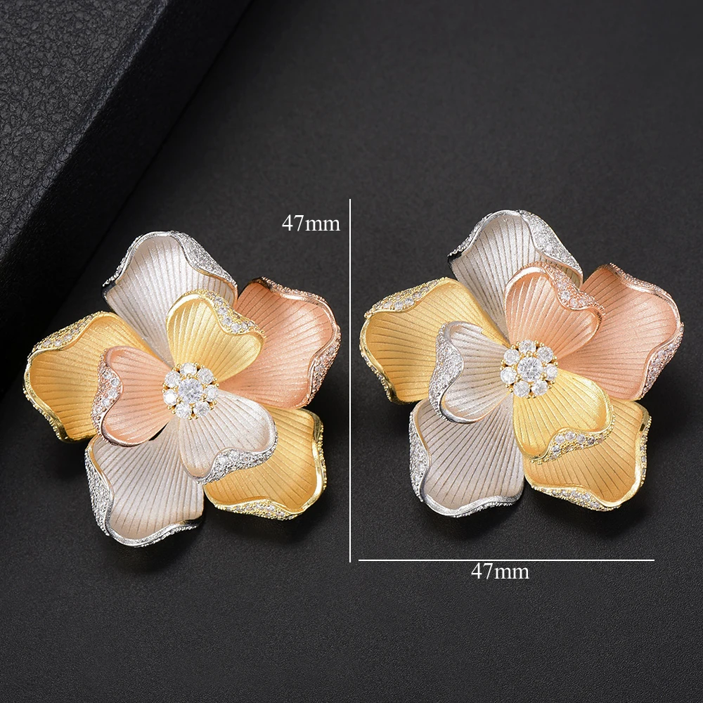 

Noble Luxury Tricolor Big Flower Stud Earrings for Women Wedding Engagement Accessories Anillos Top Quality High Grade