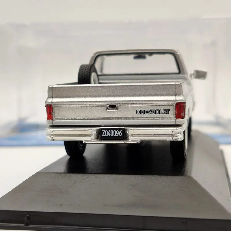 1:43 IXO для Chevrolet C10 Silverado 1986 пикап-грузовик Серебряная коллекция литых под давлением