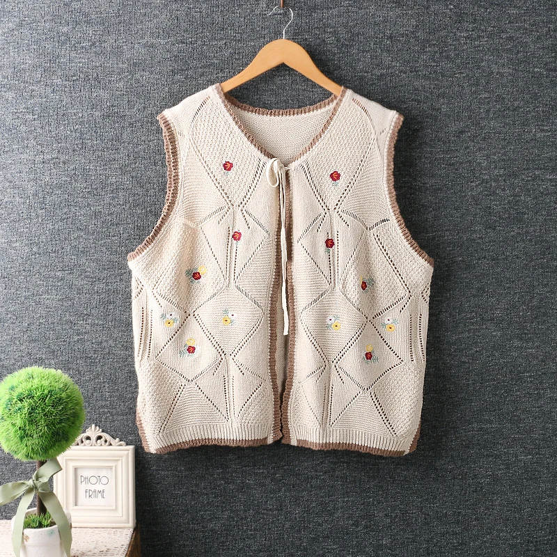 

Autumn new women's sweet round neck Embroidered Flower knitting vest