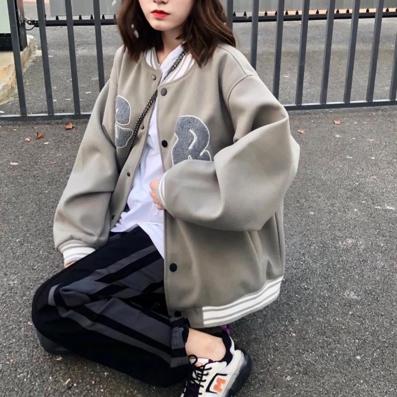 

Женская осенне-зимняя куртка на флисовой подкладке с флисовой подкладкой