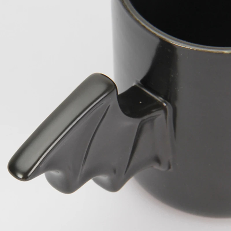 

Creative Batman Mug Ceramic Bat Cup Milk Coffee Mug Batwing Handle Cup Drinking Utensil Desktop Office Coffee Cup Christmas Gift