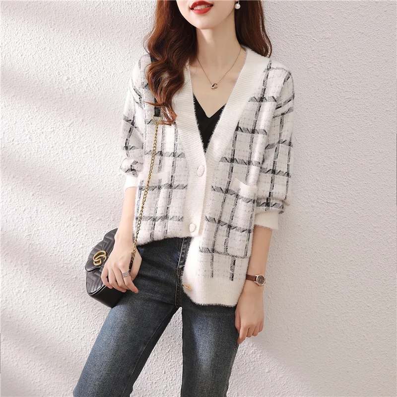 

Room 210885, under the 4 row 2 】 collaosed v-neck imitated mink wool grid pocket knitting cardigan 59