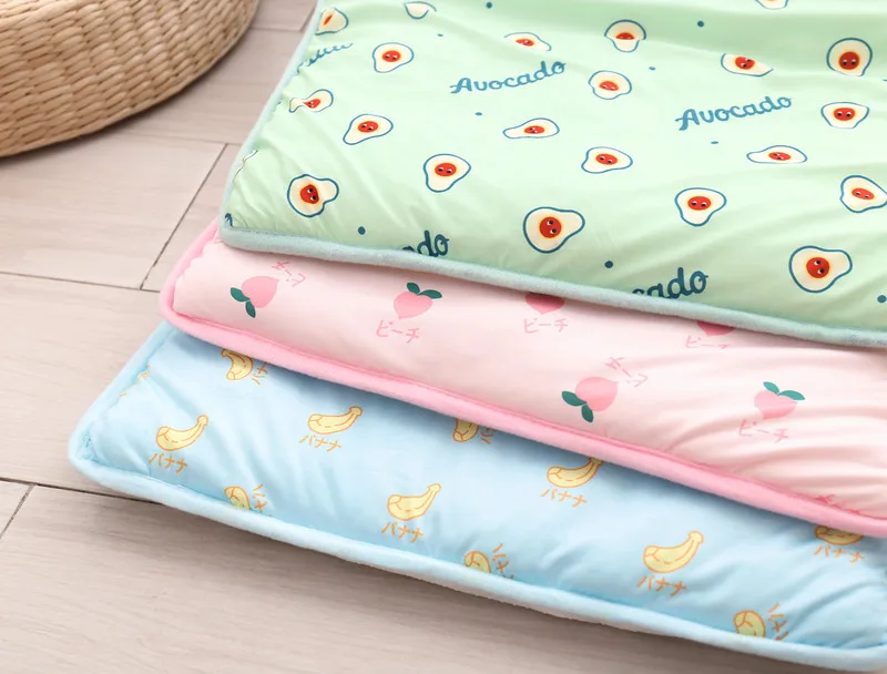 

Pet cats and dogs summerCoolCore ice silk cool cushion ice silk cushion can be used to cool down