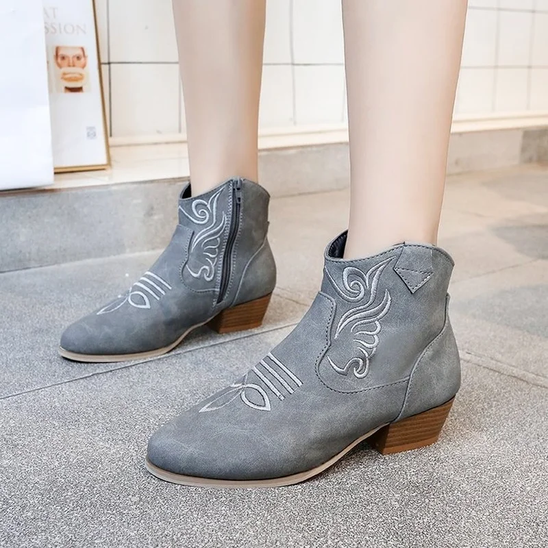 

Spring Autumn 2022 New Women Boots Fashion Modern Boots Woman Shoes Casual Loafers Ladies Platform Plus Size Female Work Shoes