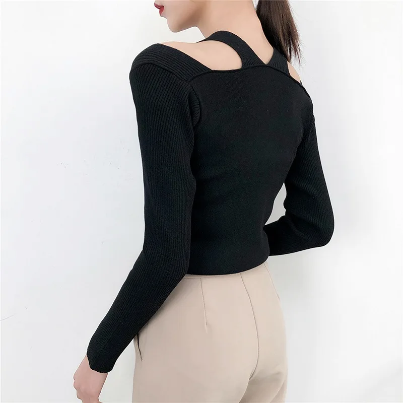 Женский вязаный свитер с открытыми плечами черная белая водолазка длинным