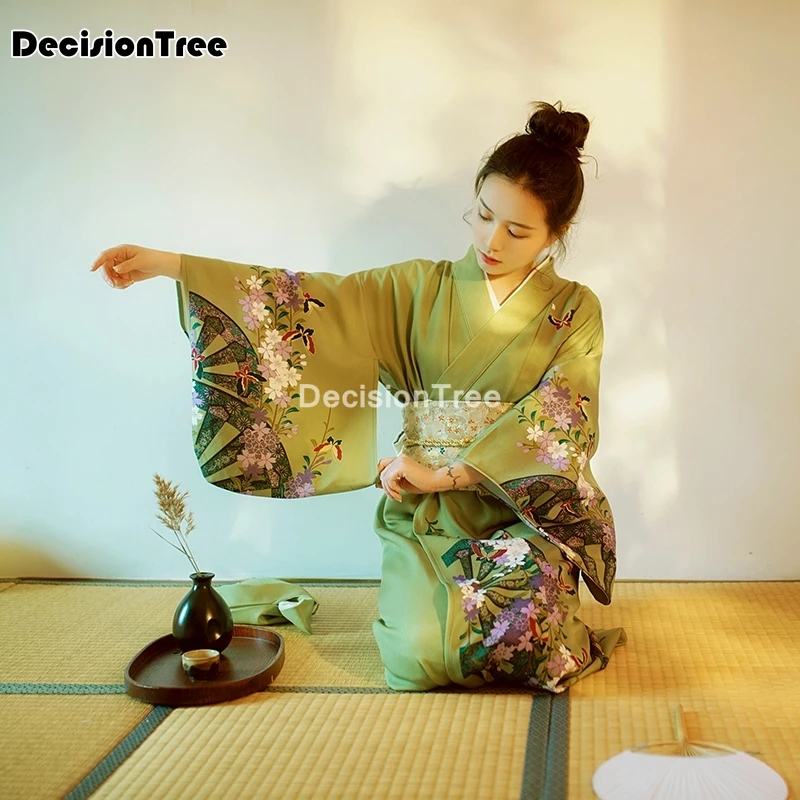 Кимоно женское традиционное в японском стиле юката с принтом ночная рубашка
