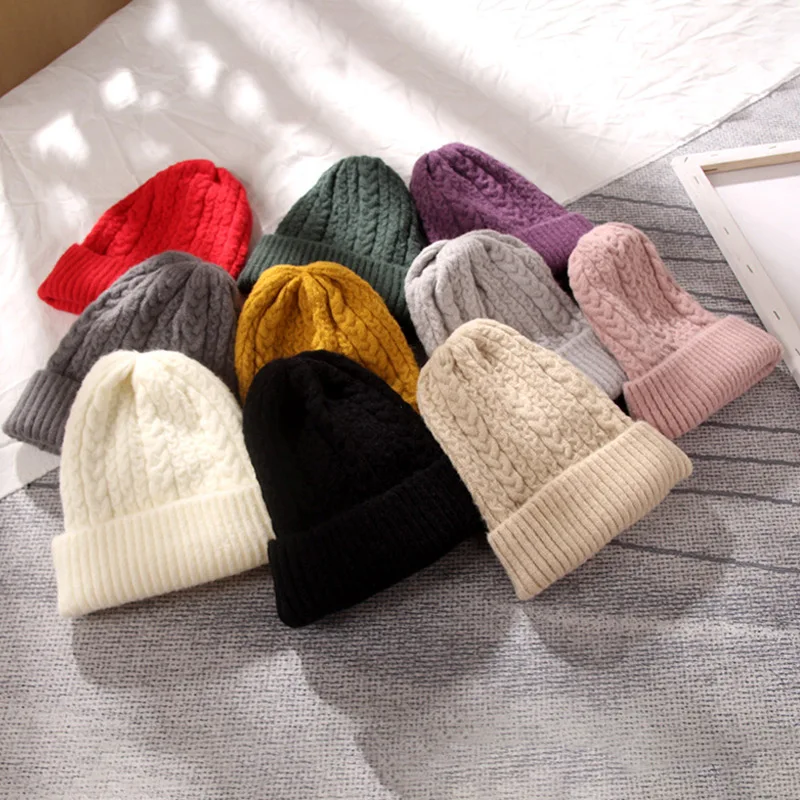 Женская шерстяная вязаная шапка однотонная на каждый день мягкая теплая с узором