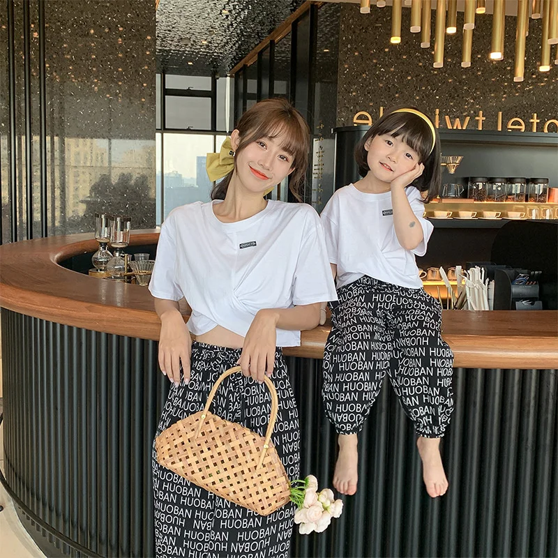 

Family matching clothes sets letter printing mom and daughter short sleeve Tops and pants 2pcs suit mommy and me clothes