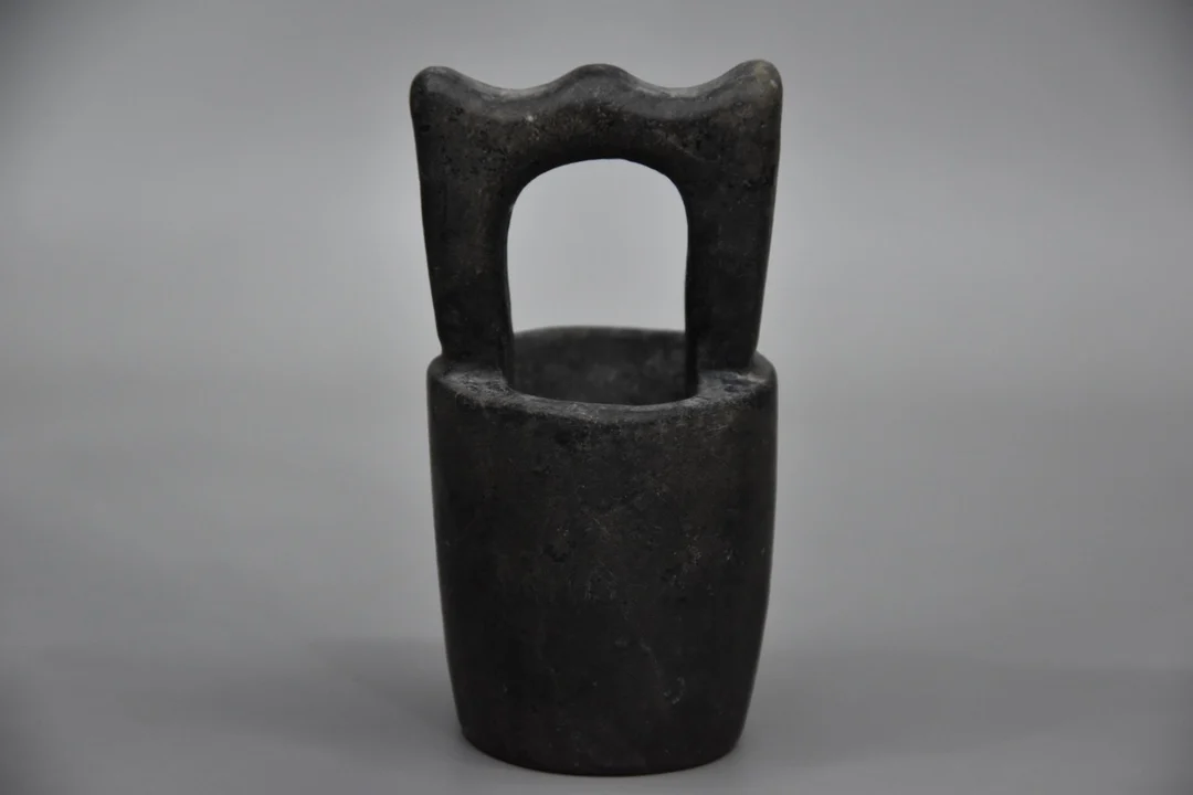 

Hongshan culture meteorite iron Xizang received treasure class antique bucket
