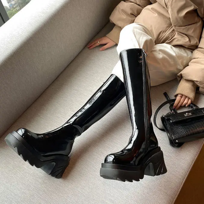 

Женские сапоги до колена из лакированной воловьей кожи, сапоги на платформе и толстом высоком каблуке, женские сапоги на молнии с круглым но...