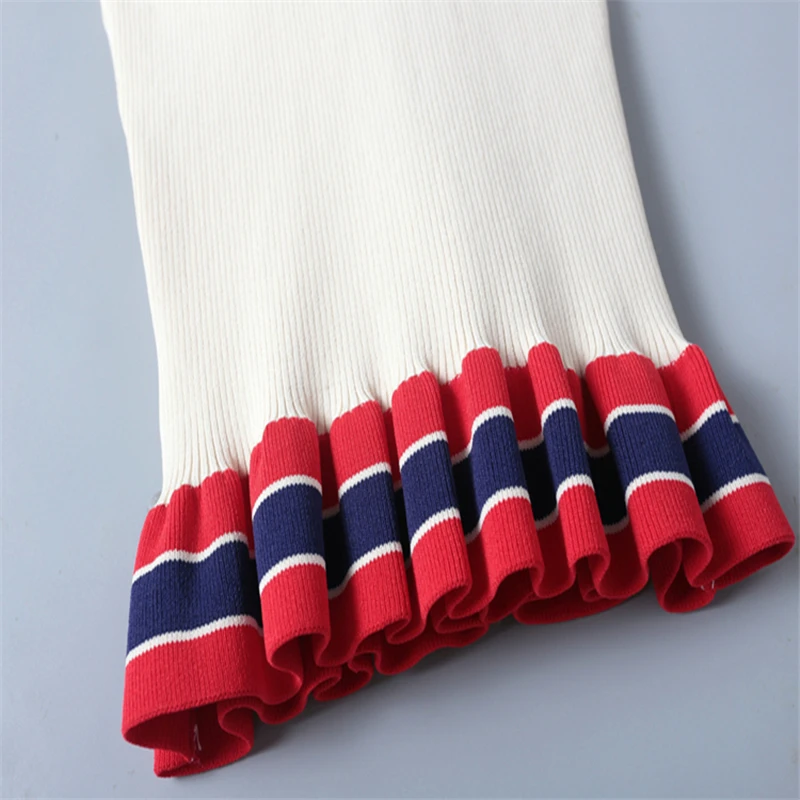 Женский укороченный топ в полоску с v-образным вырезом и оборками летний