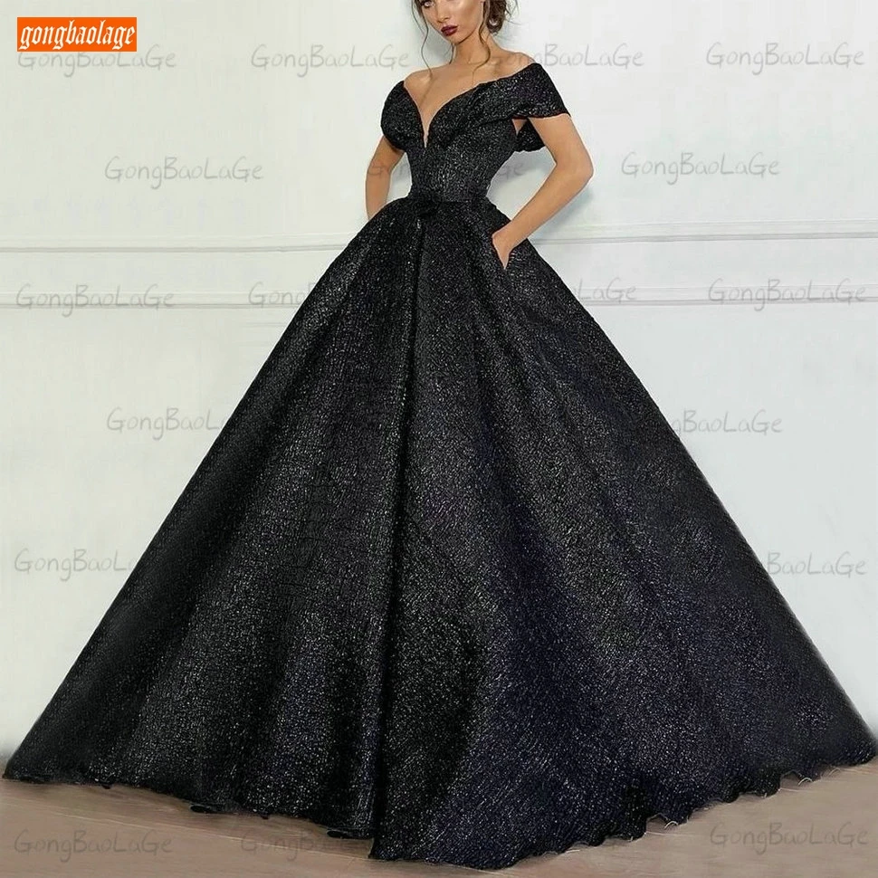 Блестящее черное вечернее платье длинное бальное на шнуровке с открытыми
