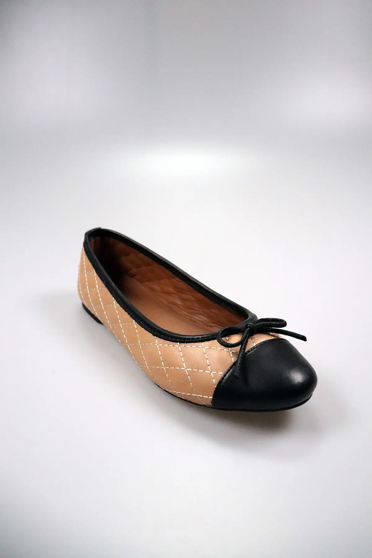 

SarEn Women Beige Leather Ballerina