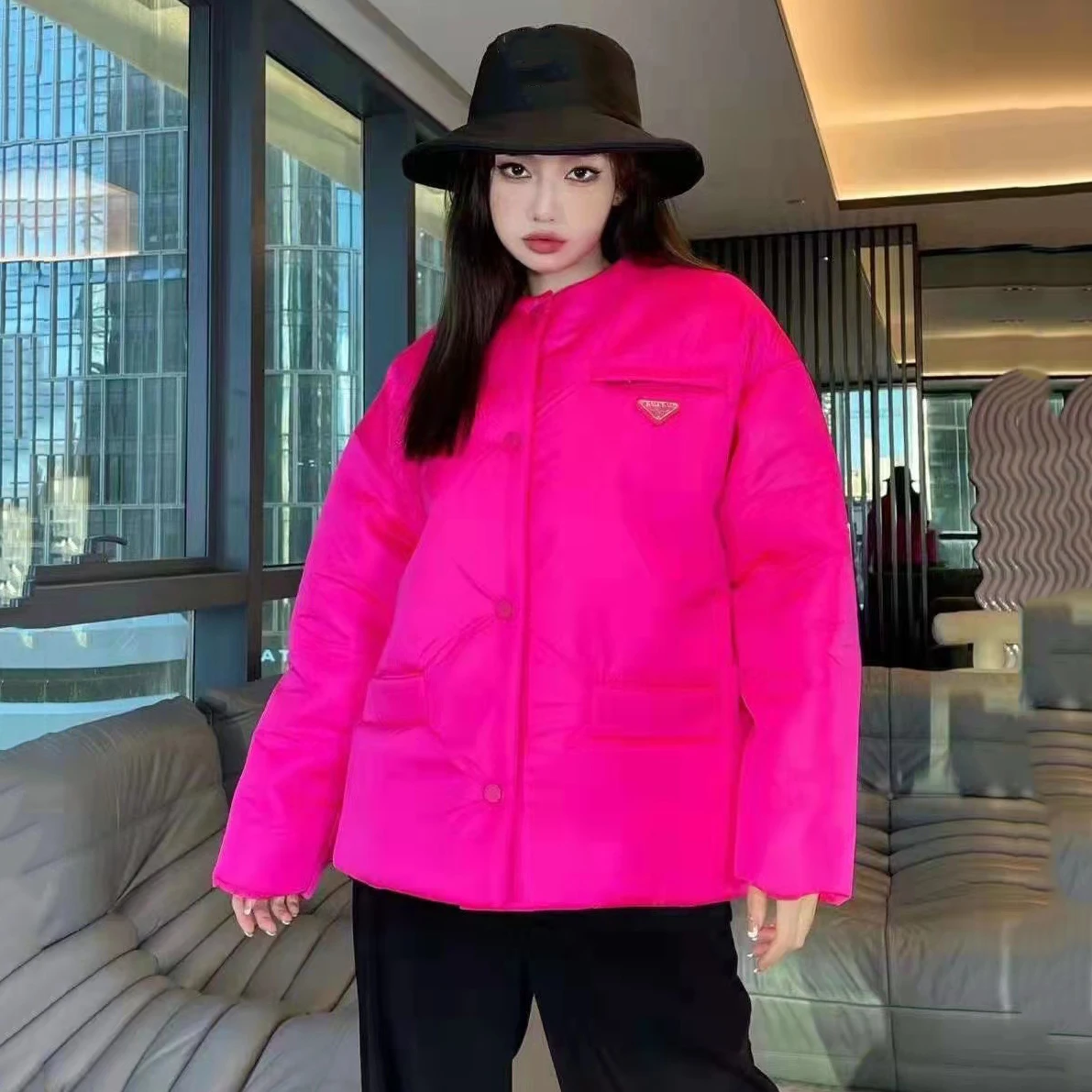 

Новинка Зима 2021 простая Женская куртка в стиле ретро свободная модная привлекательная теплая подходящая ко всему куртка из розового пуха и ...