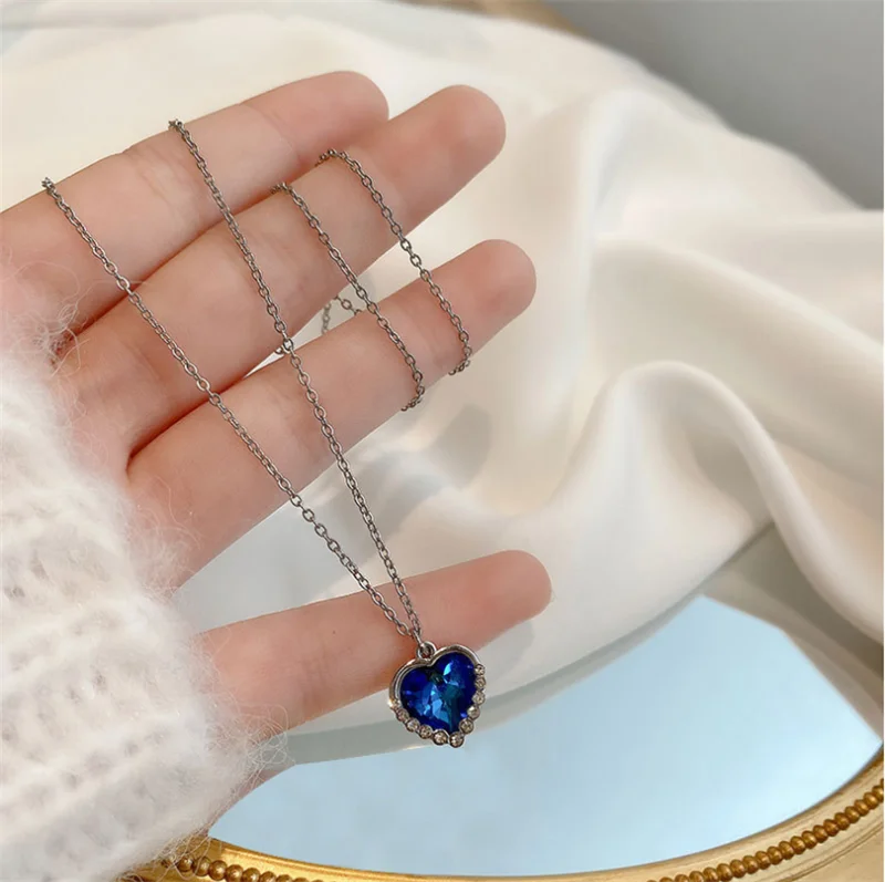 

2021 Women Elegant Blue Heart-shaped Inlaid Rhinestones Necklace for New Trend Female Jewelry