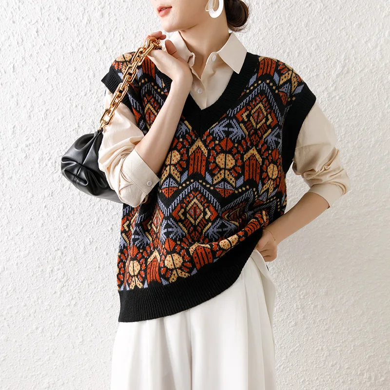 

Женский трикотажный жаккардовый свитер-жилет с V-образным вырезом и контрастной подкладкой из 100% натуральной шерсти