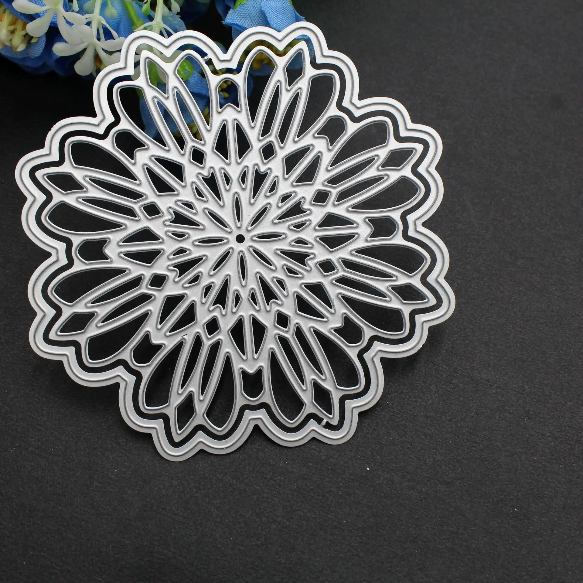 

Reunion Lace Flower Doily Metal Cutting Die Stencil Template for Scrapbooking Embossing Paper Album Cards Decor Craft New Dies