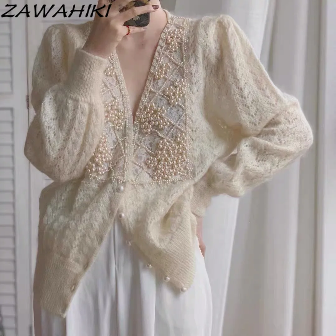 

Свитер женский мохеровый свободного кроя с длинным рукавом и V-образным вырезом