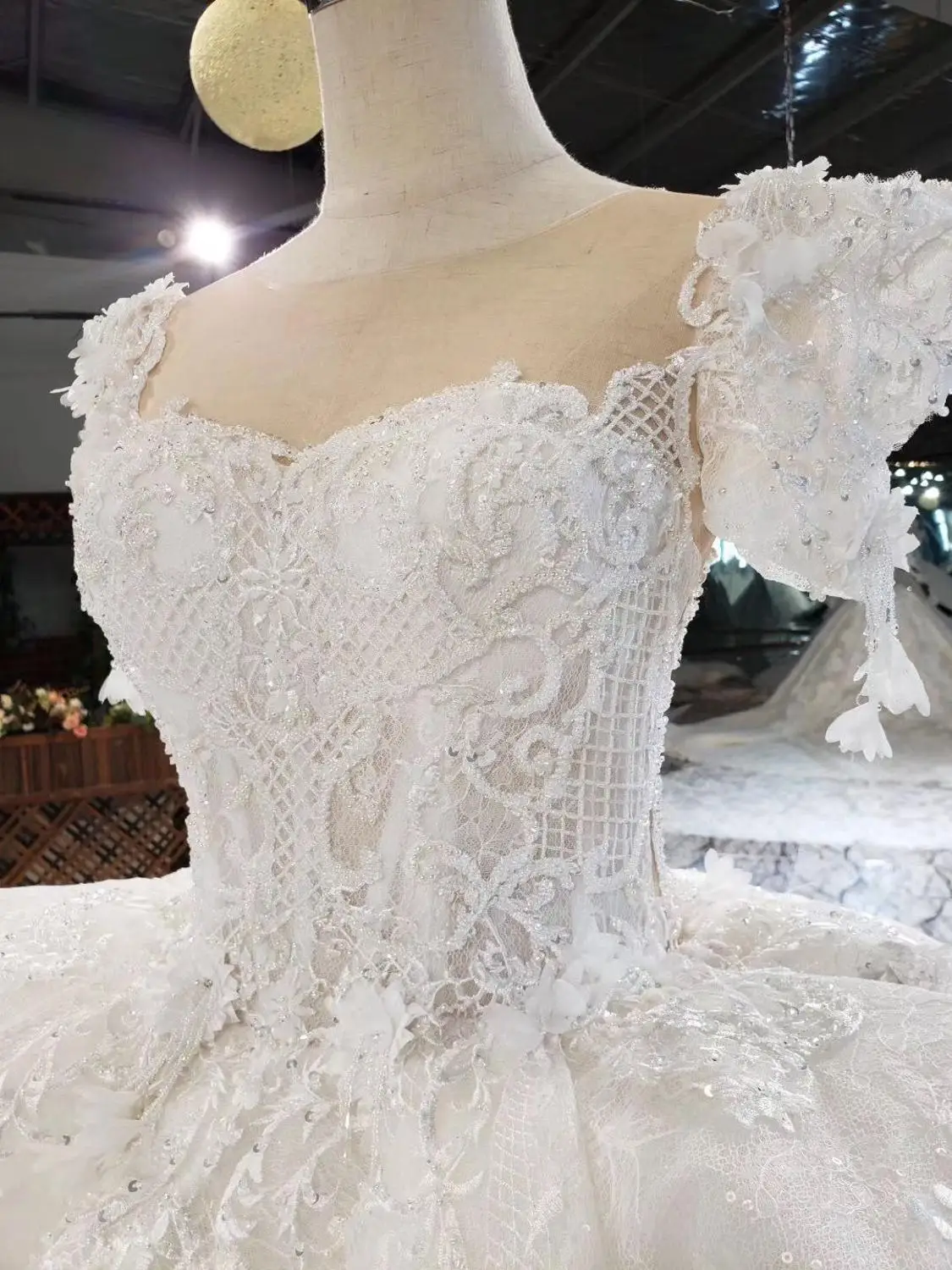 Luxury 2020 white lace ball gown wedding dress short sleeves 1.5 meters train illusion invisible zipper back