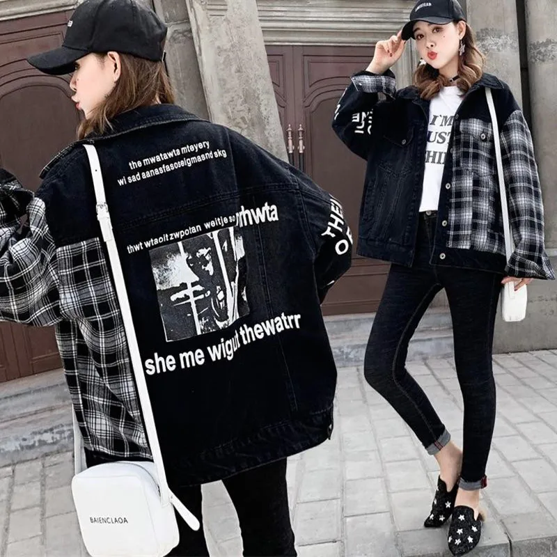 

Осенняя черная Свободная джинсовая куртка Harajuku, куртка-бомбер, уличная одежда, черная клетчатая джинсовая куртка, Женская куртка с буквенны...