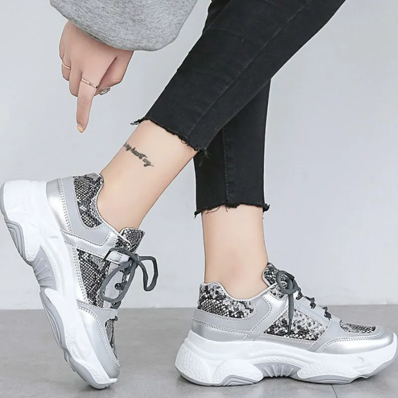 Новинка 2019 женские кроссовки повседневная обувь на платформе флуоресцентные