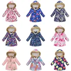 Новинка 2020, зимние детские пальто для мальчиков и девочек, длинный меховой воротник с мультяшным цветочным принтом и капюшоном, теплая хлопковая одежда