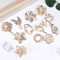 chic women vintage gold brooch crystals jewelry pins imitation pearl flower brooch for ladies wedding party accessories