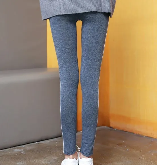 Серый Женские хлопковые леггинсы размера плюс, 4XL, 5XL, 6XL, черные, серые, белые, в полоску по бокам, с высокой талией, тянущиеся леггинсы для фитнеса и тренировок - Цвет: Серый