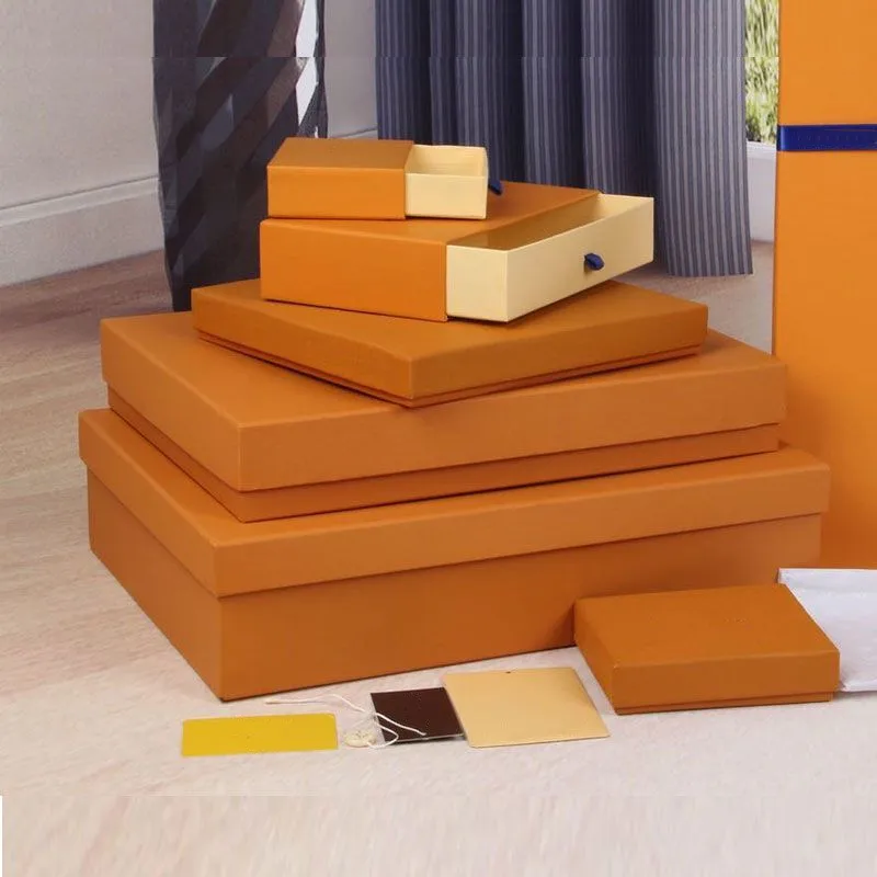 

Brand New Leather Cow Key Chain Luxury Cute Cow Bag Charm Old Flower Keyring Clover Bag Pedant Accessory Gift Girl Hot present