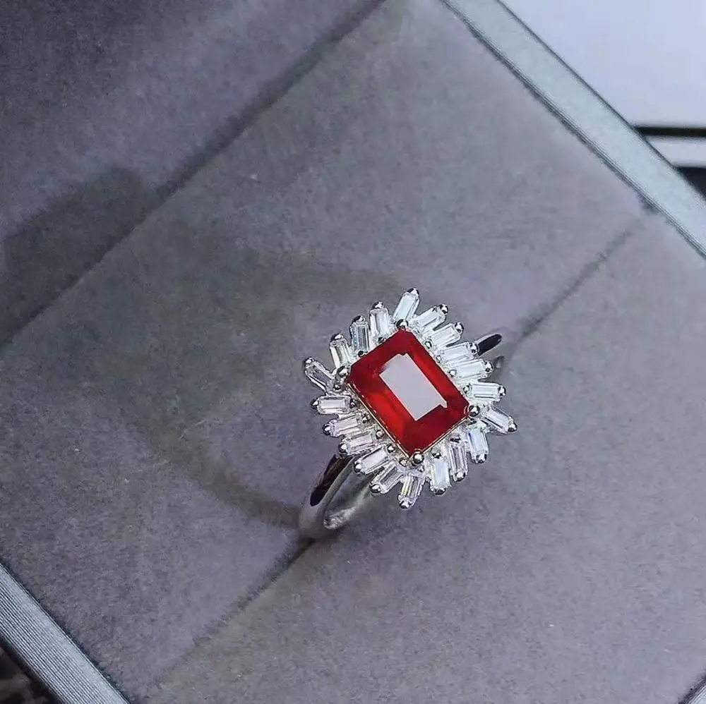 Женское роскошное кольцо с натуральным голубем красным Рубином квадратным