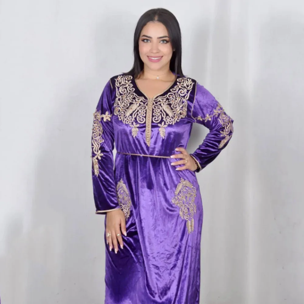 

Мусульманское модное темпераментное женское платье с V-образным вырезом, вышивкой и длинным рукавом, однотонное свободное Повседневное пла...