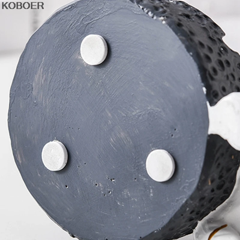 

Creative Astronaut Ashtray Resin Smoking Accessories Living Room Coffee Table Desktop Home Decoration Ashtray Ornaments Gift