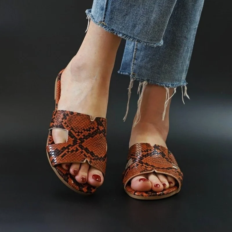 

Костерзиц со змеиным узором; Женские тапочки в форме 2021 Новая женская летняя обувь размера плюс модные туфли на плоской подошве; Дышащая обу...