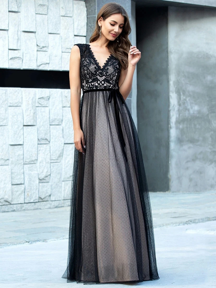 

Doublue V Neck Tulle and Lace Evening Gowns