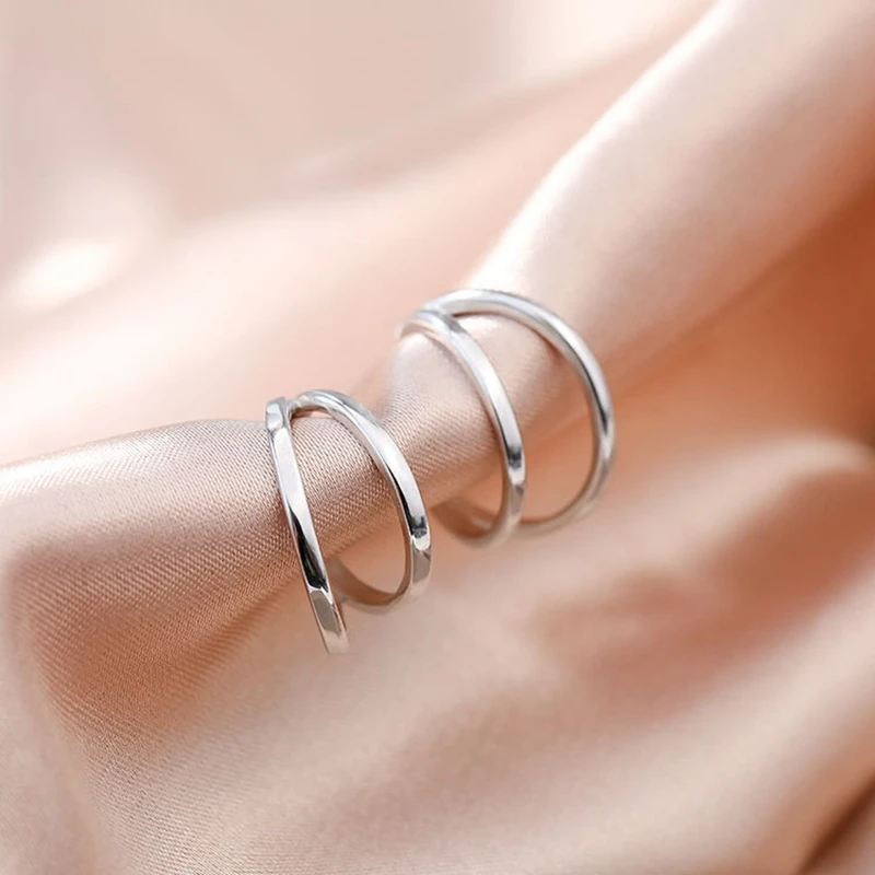 Женские серьги-гвоздики из серебра 925 пробы С-образной формы