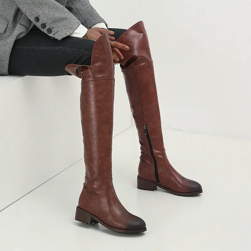

Женские ботфорты на низком квадратном каблуке, черные или коричневые облегающие сапоги выше колена, большие размеры 44 45 46, зима 2021