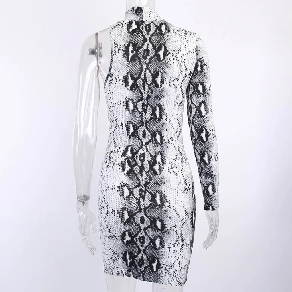 Женское облегающее платье-мини с открытыми плечами длинным рукавом и принтом под