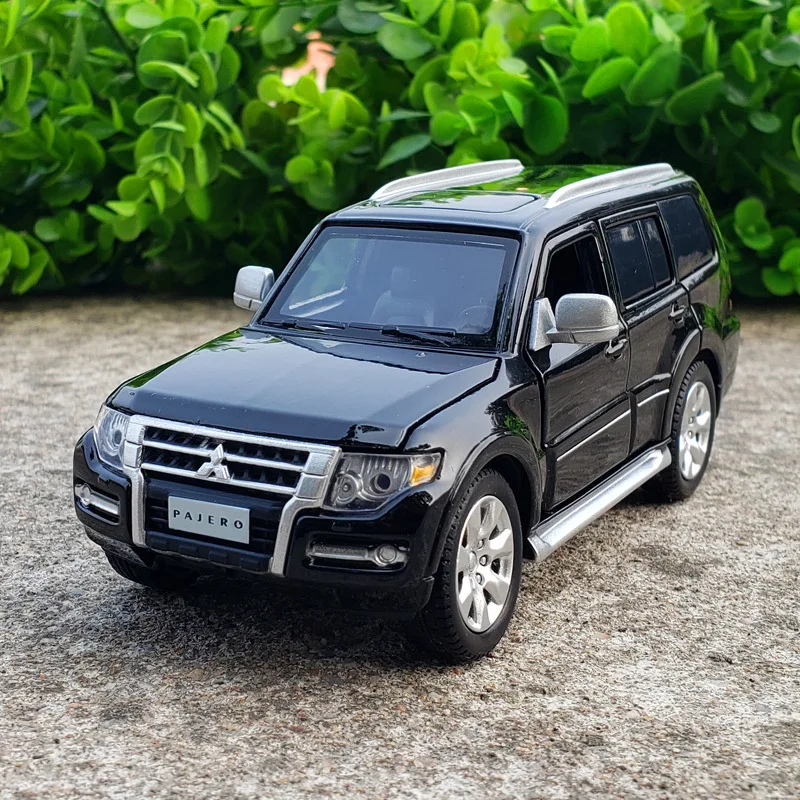 

Лидер продаж, литой внедорожник Mitsubishi Pajero 1:32, миниатюрная модель автомобиля из сплава, металлический внедорожник, автомобиль для детей, нов...