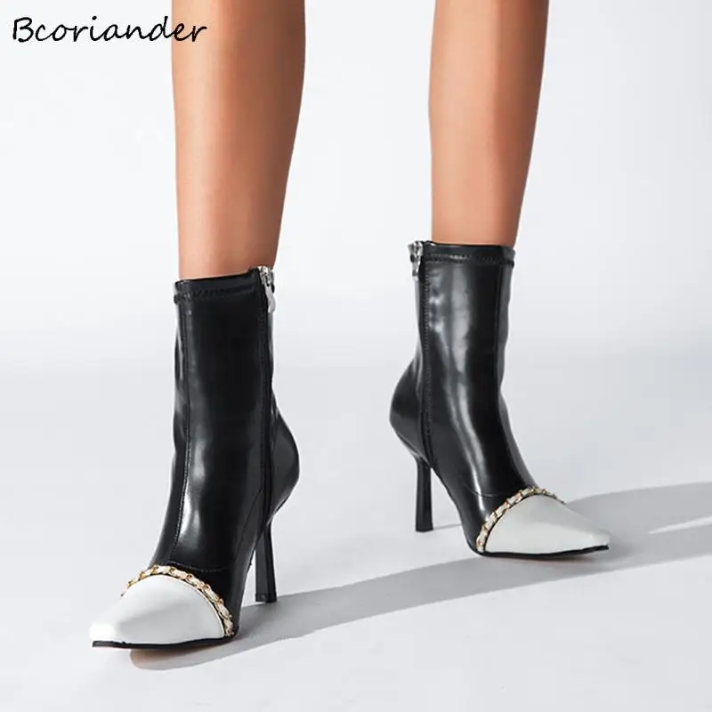 

Женские короткие ботинки с острым носком и цепочкой, кожаные Прошитые женские ботинки на тонком каблуке, ботильоны в стиле панк с боковой мо...