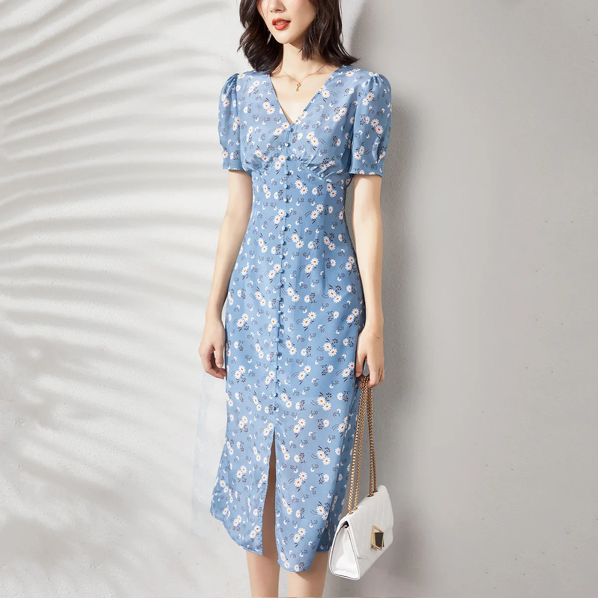 

French silk dress women's 2021 spring new slim waist tea break dress temperament V-neck medium length dress