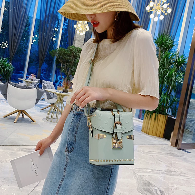 Женская сумка из искусственной кожи с тиснением в виде цветов новая мессенджер