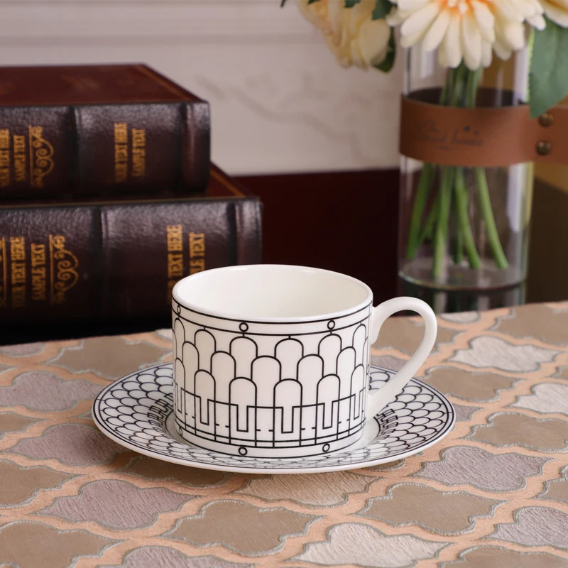 Кофейная чашка с блюдцем из белого и черного фарфора 1 комплект | Дом сад