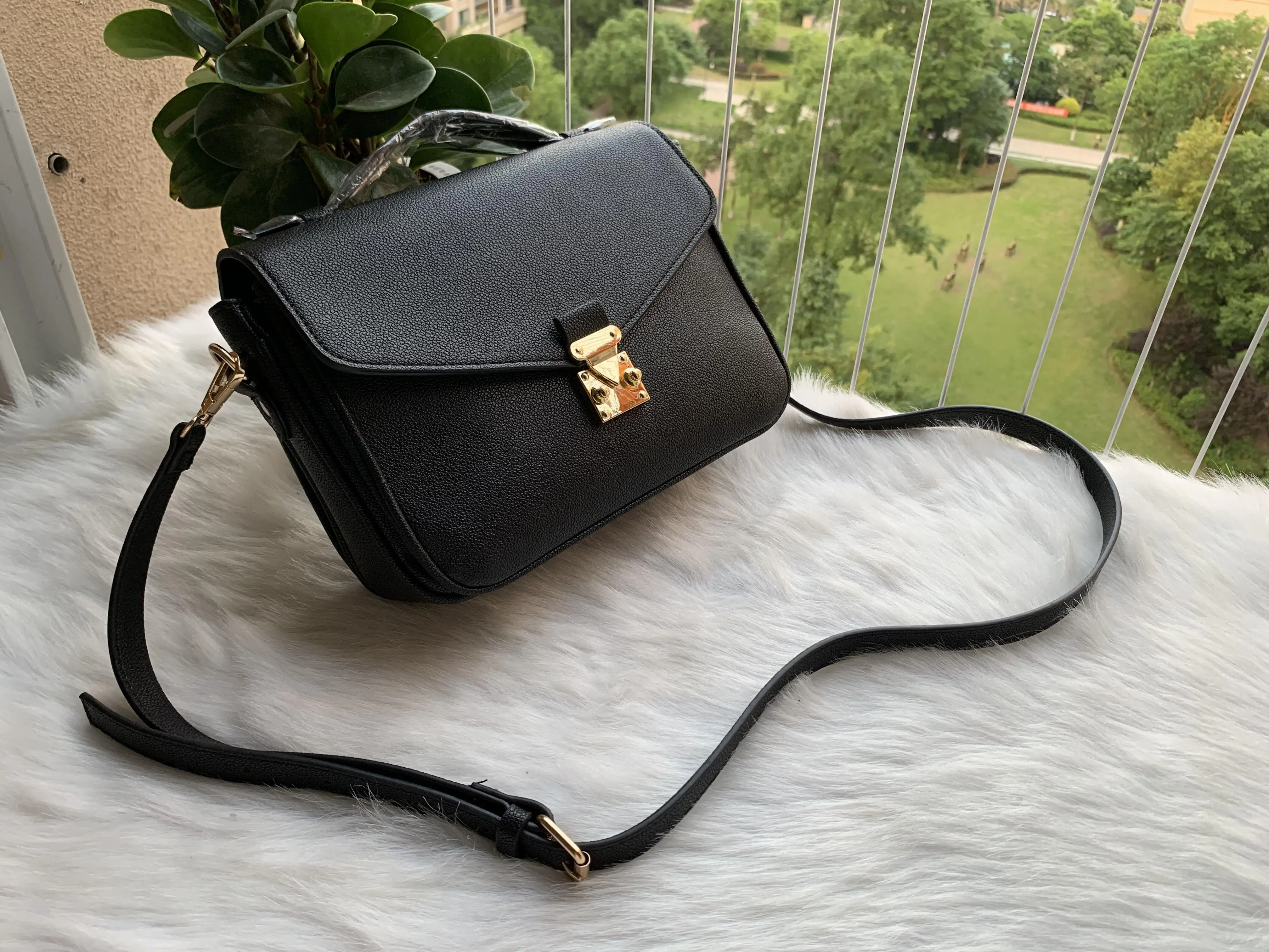 

luxurys designers crossbody bag Women handbag messenger bags oxidizing leather METIS elegant shoulder bags crossbody bag