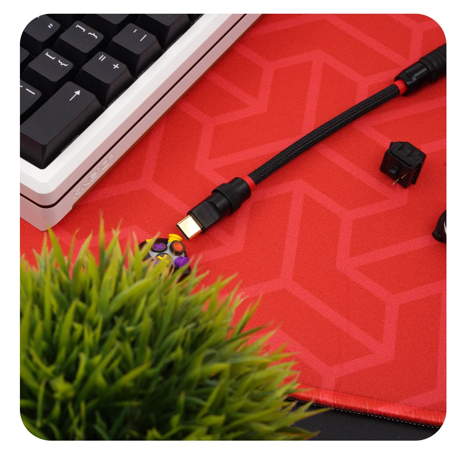

GeekCable Hand-made Customized Keyboard Data Cable Black Hardware Braided Carbon Black Nylon Type-C Mechanical Keyboard Cable
