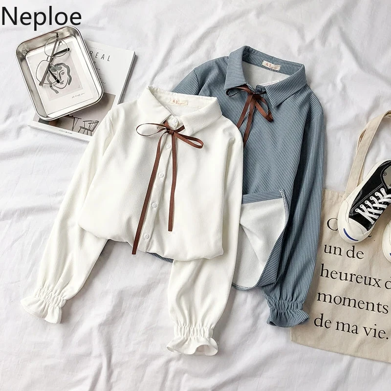 Женская однобортная блузка в полоску с отложным воротником и длинными рукавами