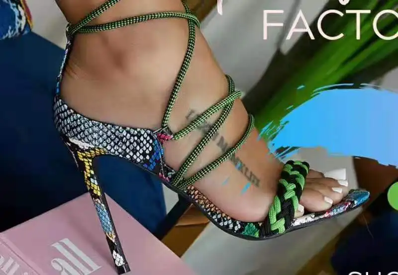 Новинка 2019 года летний ремешок с узором змеиная кожа на высоком каблуке