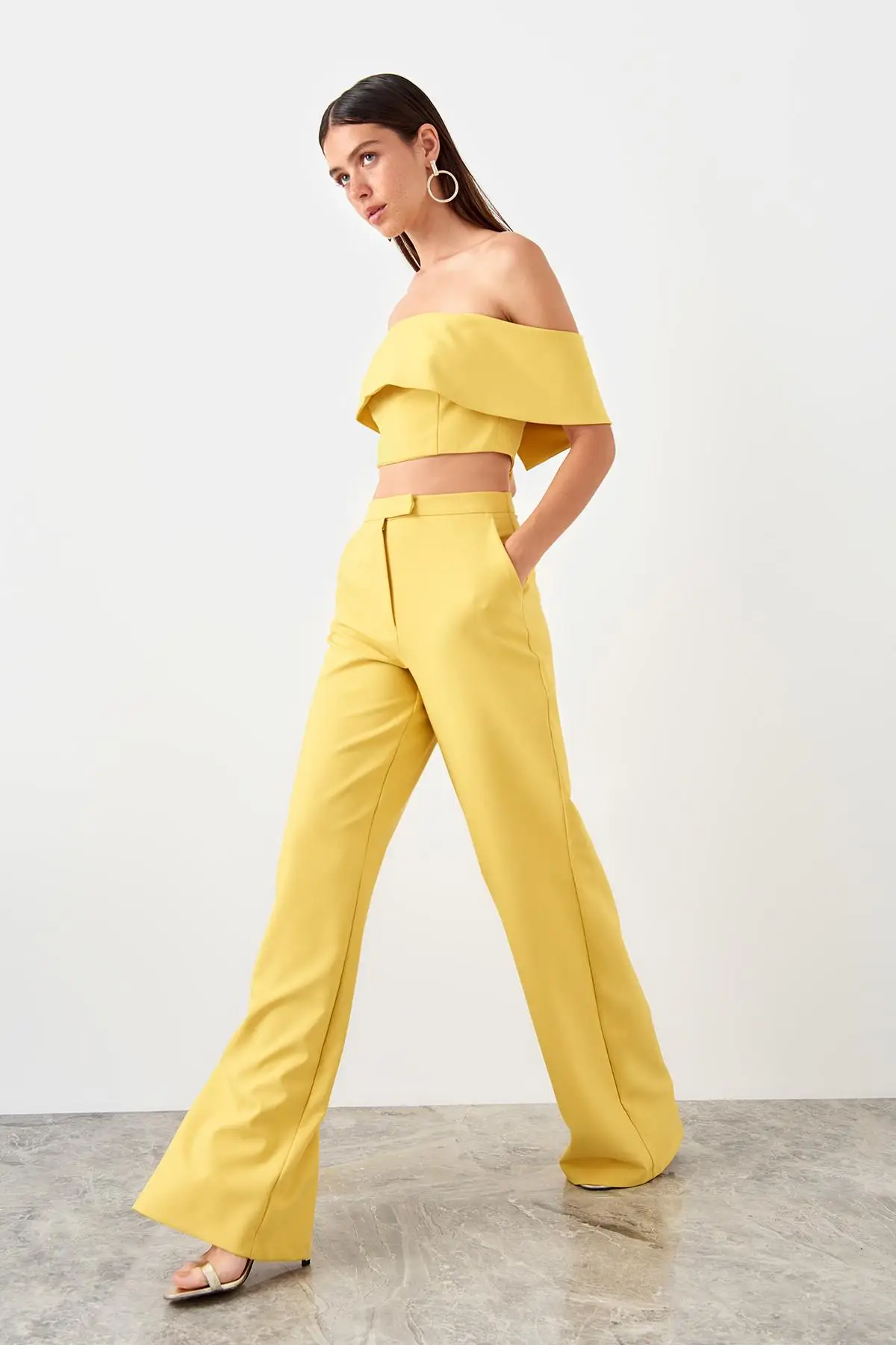 Trendyol желтые брюки-сигареты TPRSS19PL0145 | Женская одежда